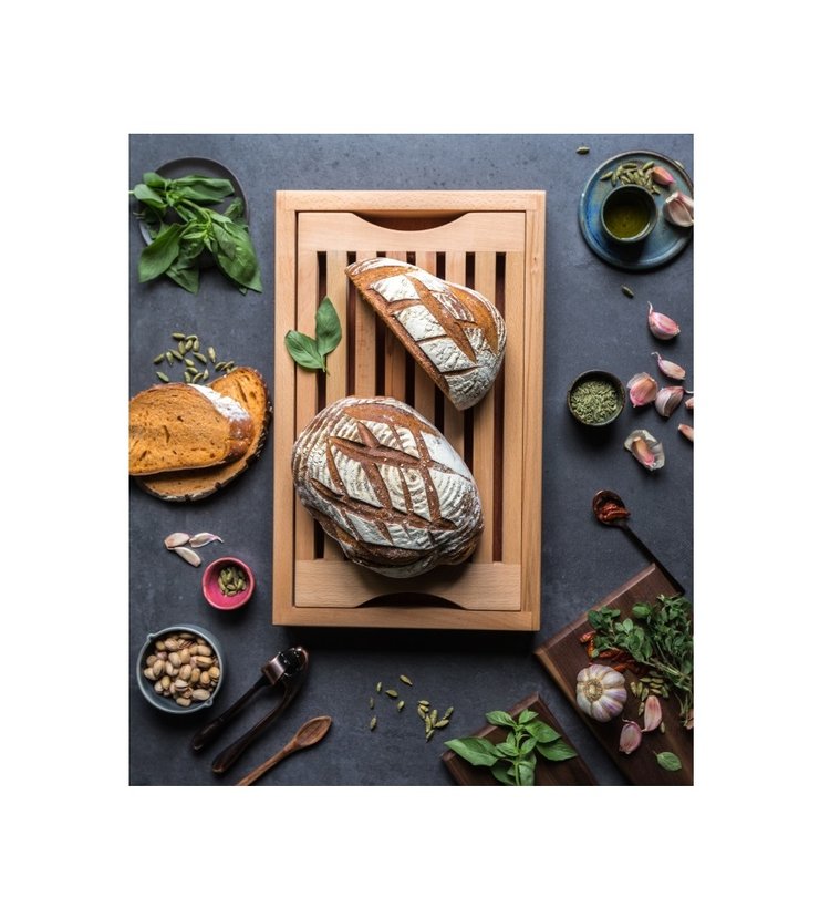 Bread board with crumb catcher