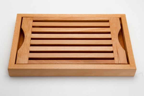 Bread board with crumb catcher