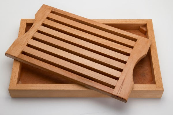 Bread board with crumb catcher